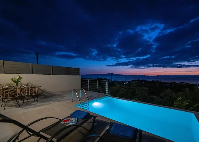 A V Luxury Apartments With Private Pools