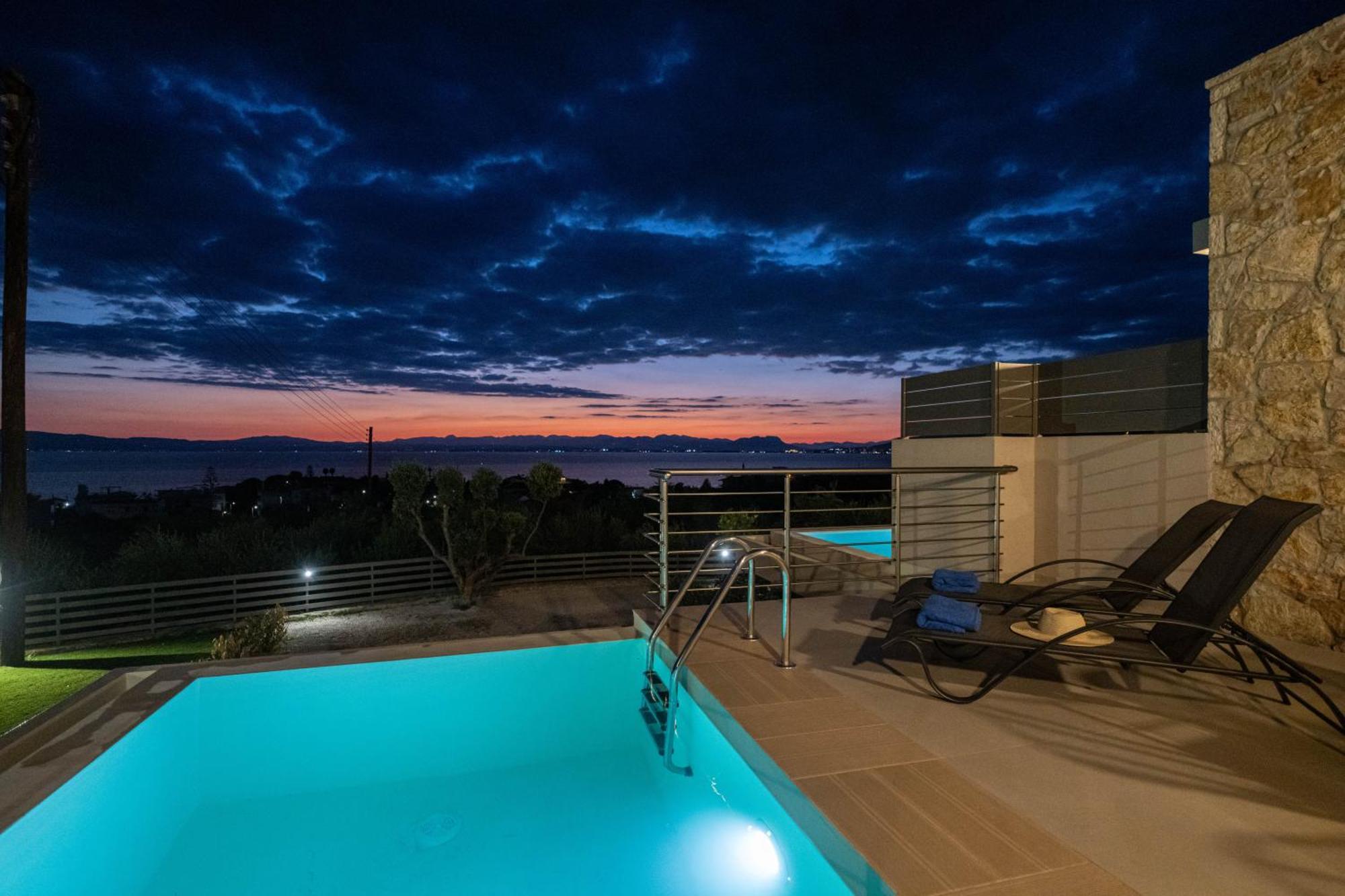 A V Luxury With Private Pools *
