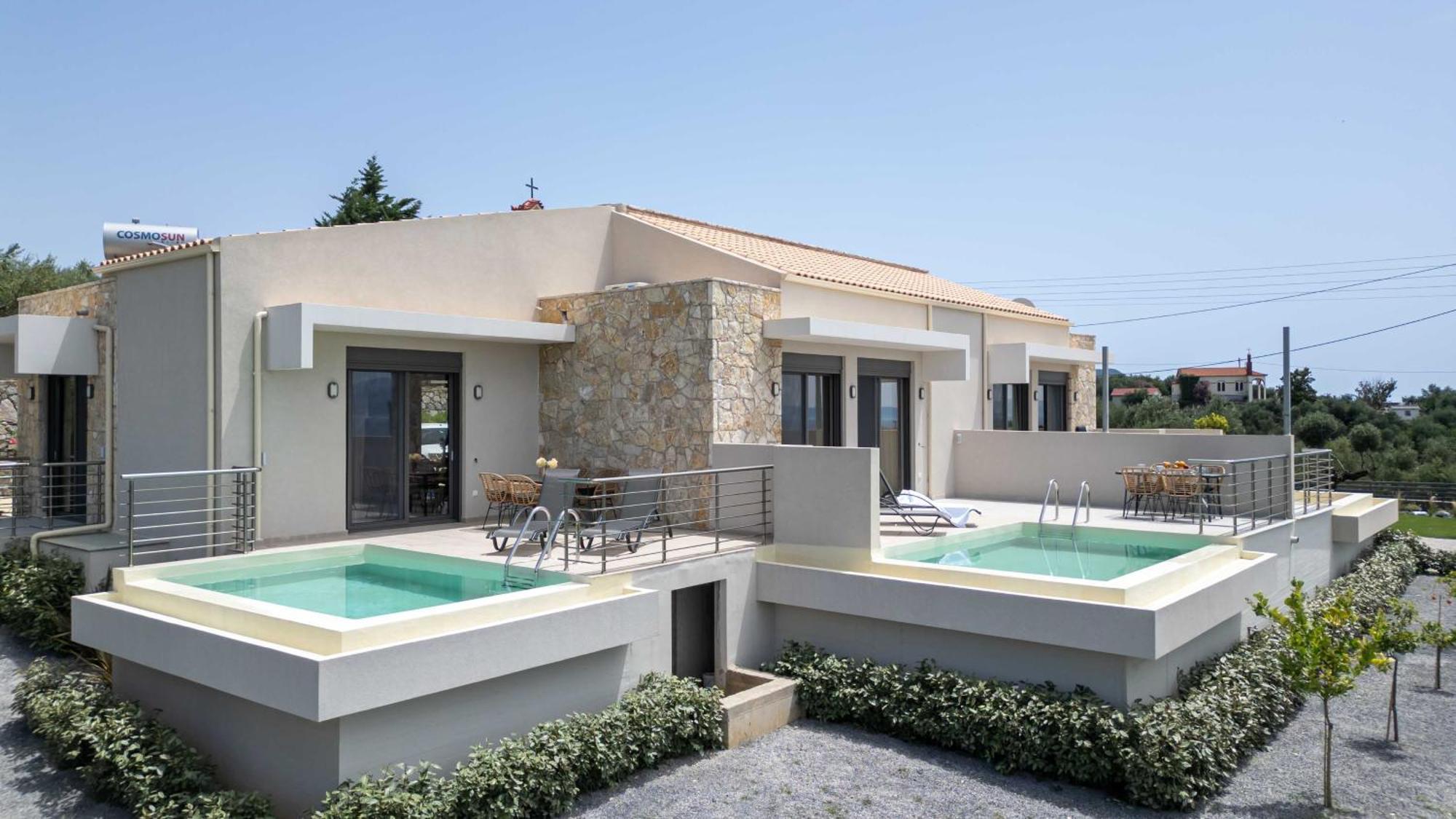 A V Luxury With Private Pools