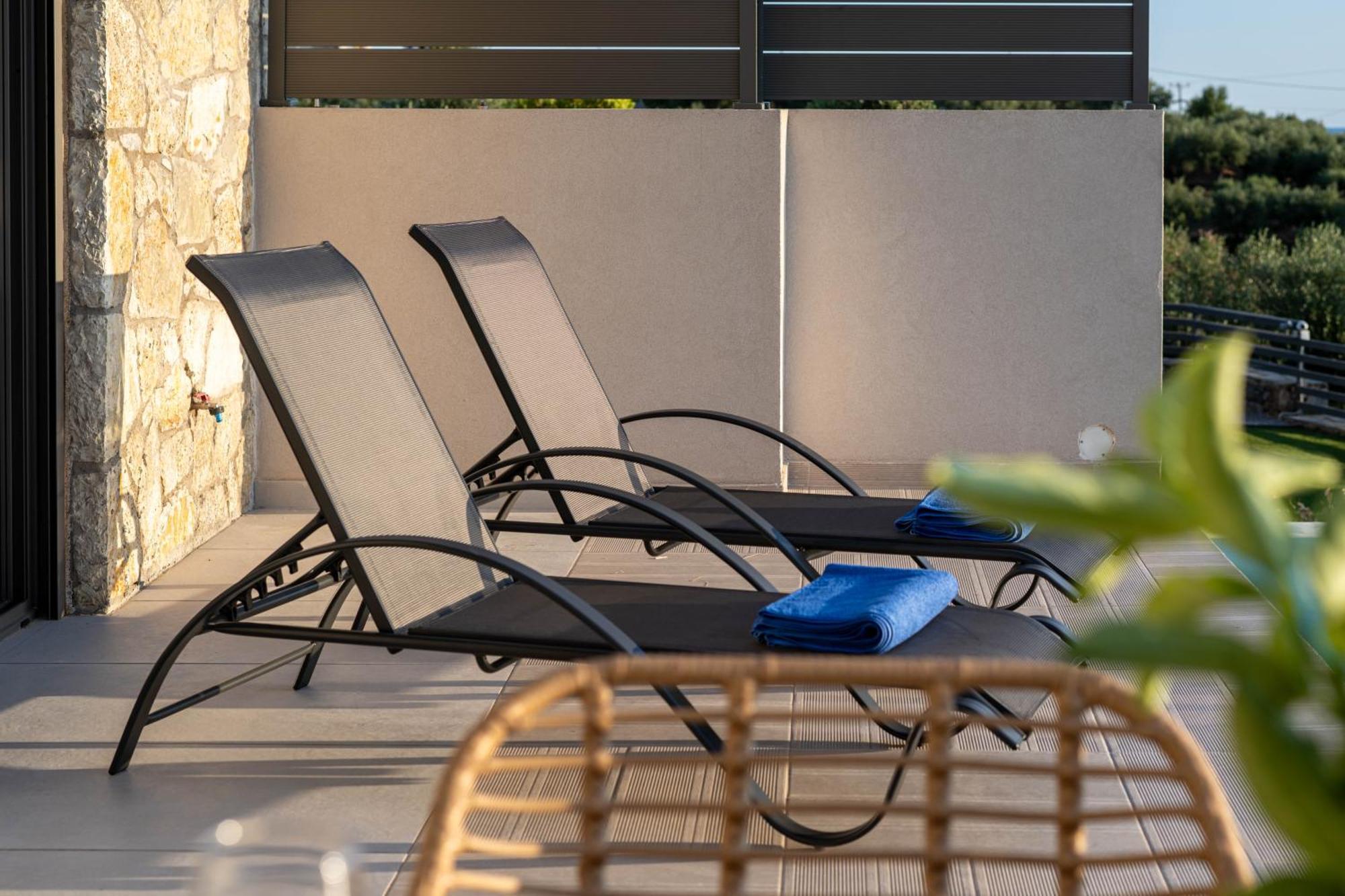 A V Luxury With Private Pools Apartment