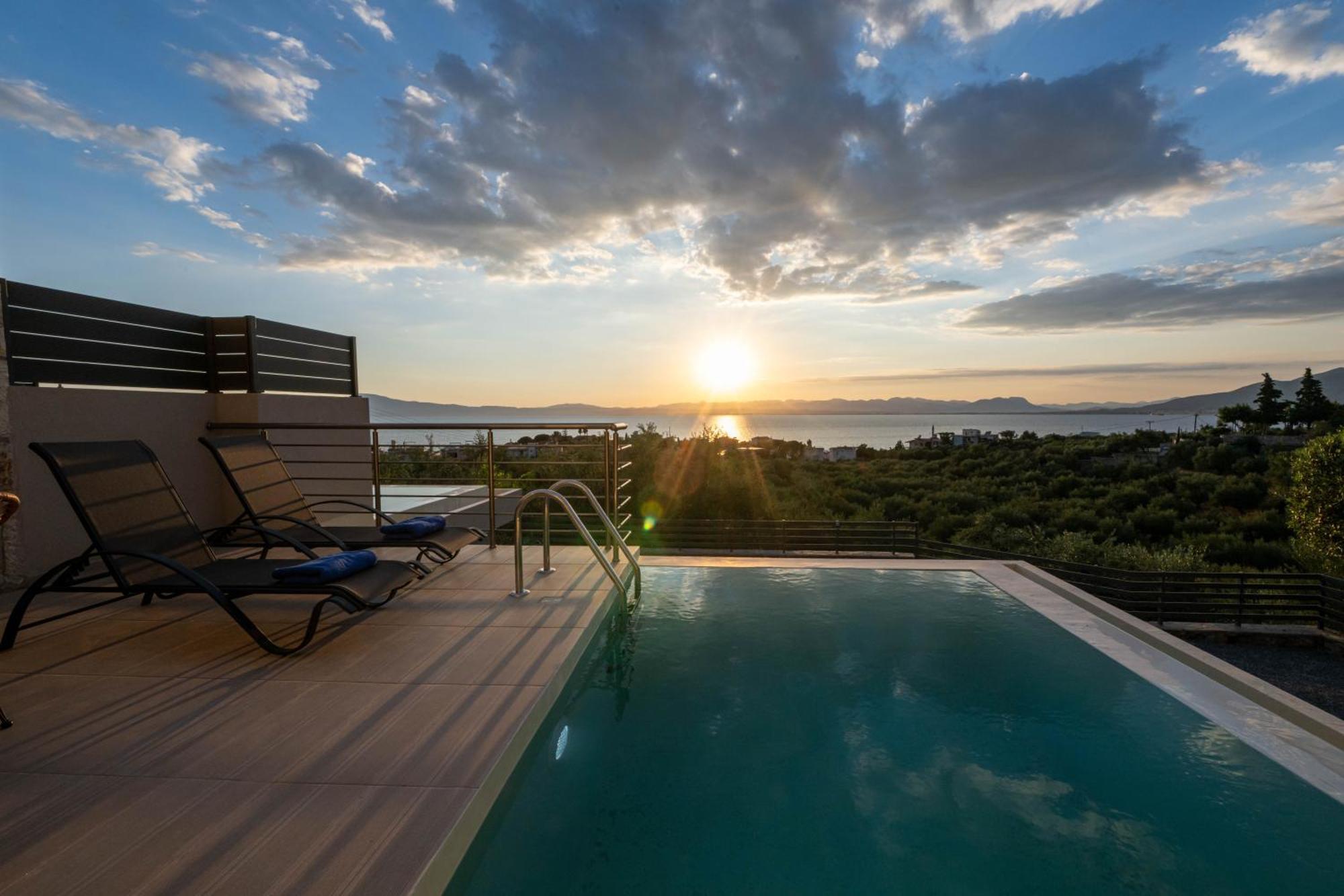 A V Luxury With Private Pools *