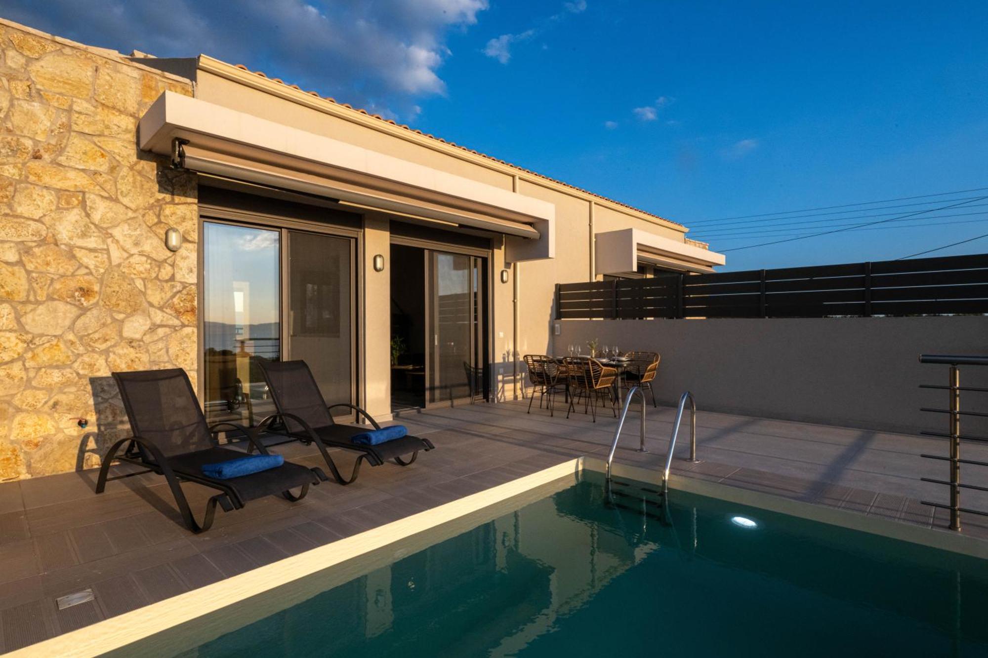 A V Luxury With Private Pools Apartment