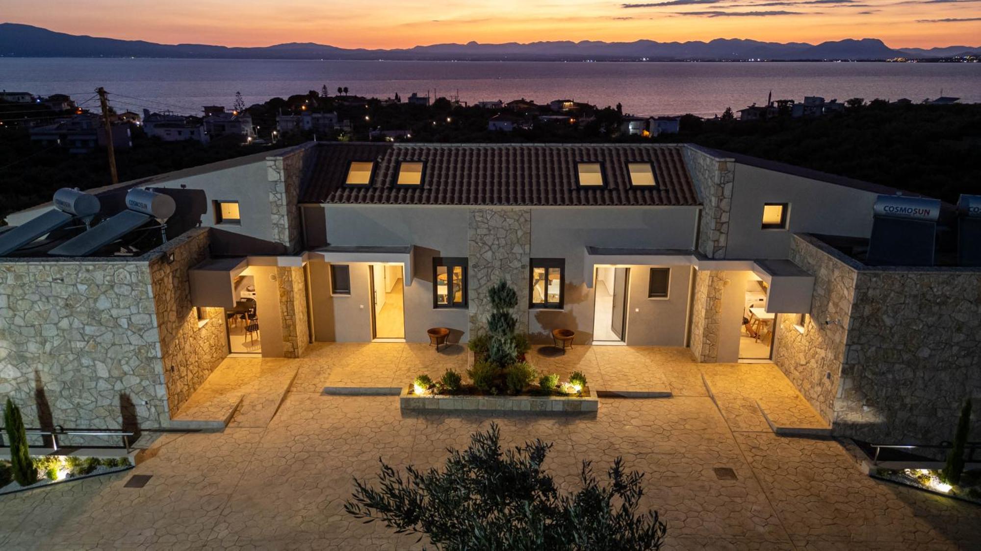 A V Luxury With Private Pools Kalamata