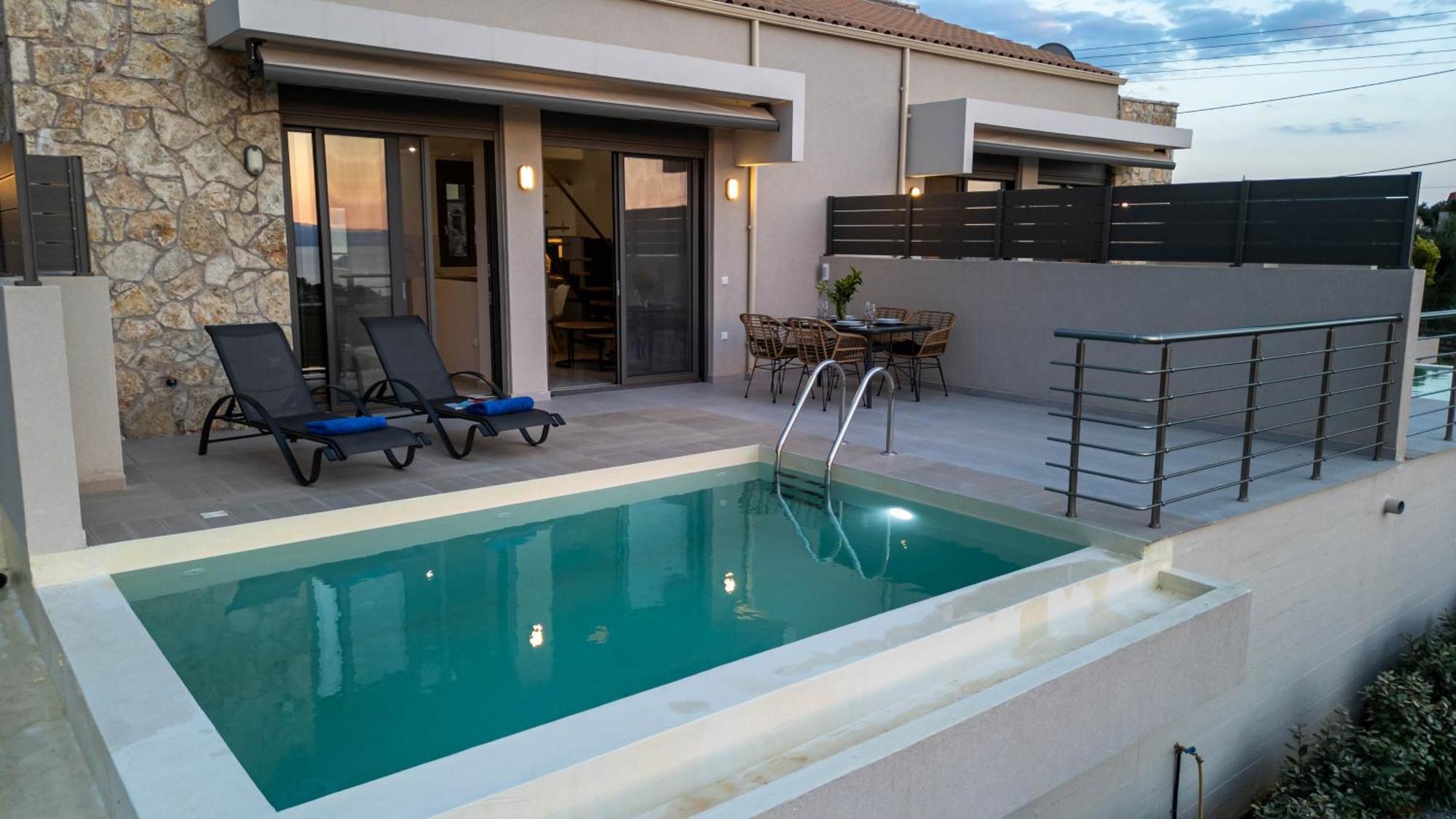 A V Luxury With Private Pools Kalamata