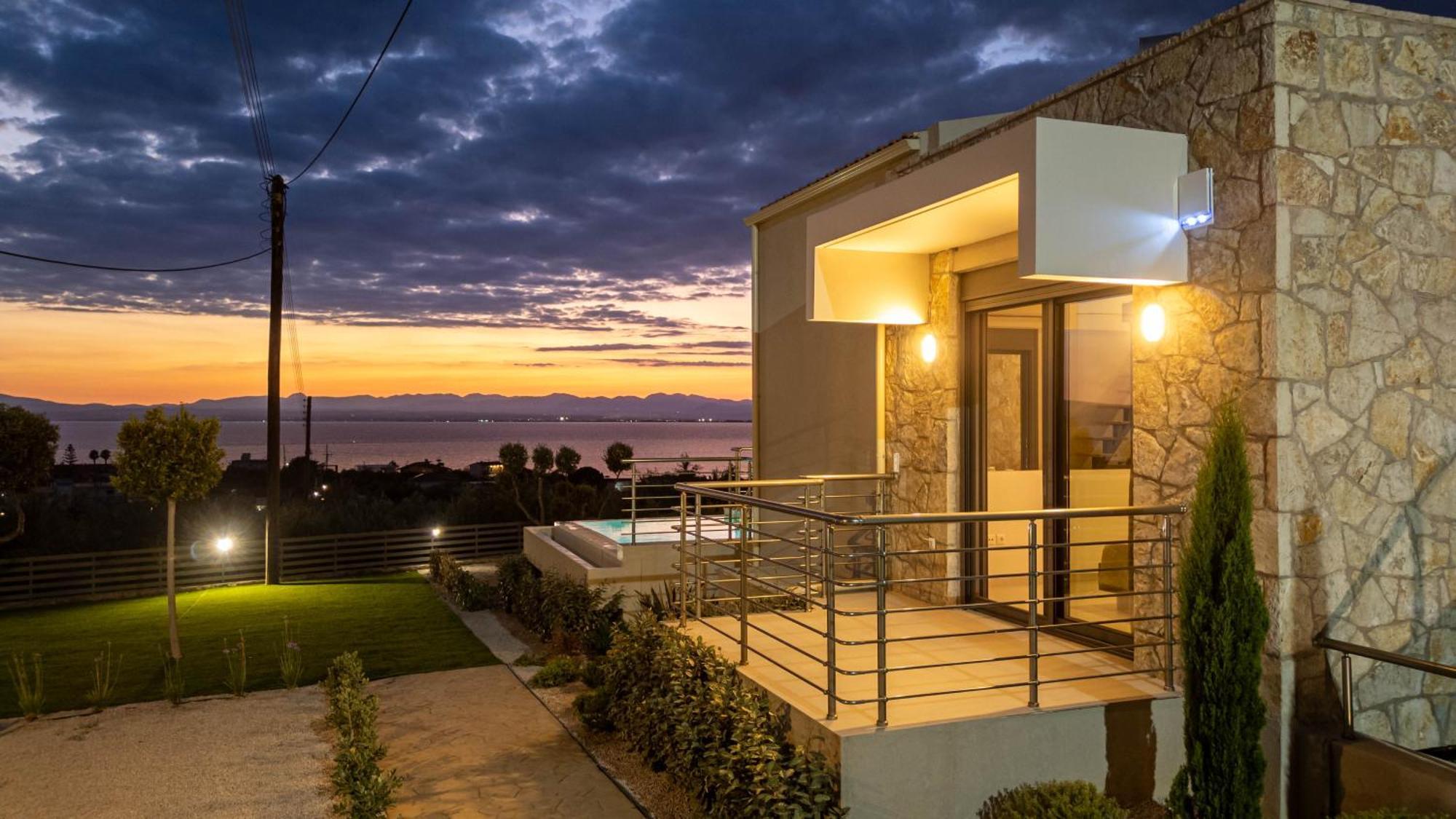 A V Luxury With Private Pools Apartment *