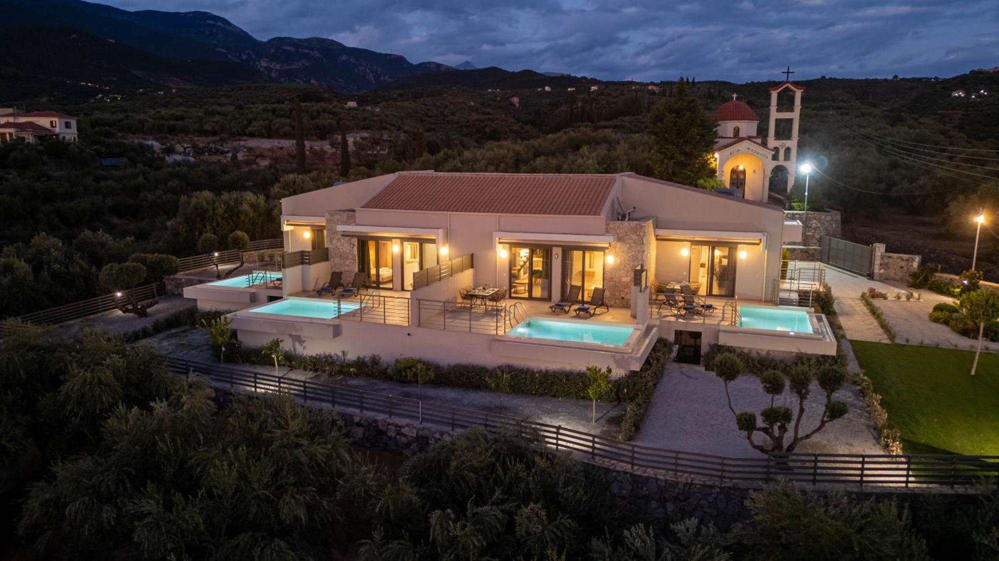 A V Luxury With Private Pools * Kalamata