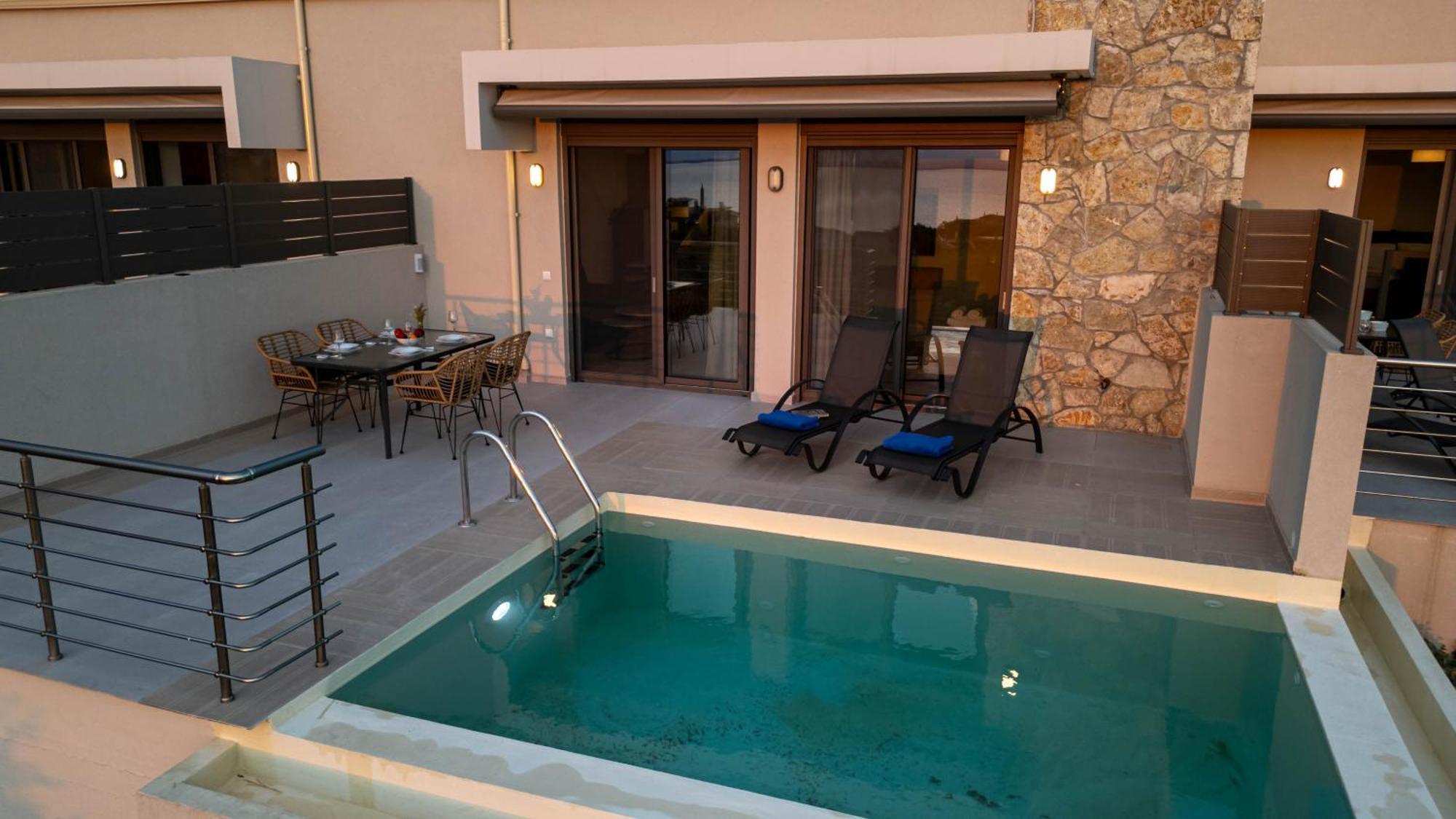 A V Luxury With Private Pools * Kalamata