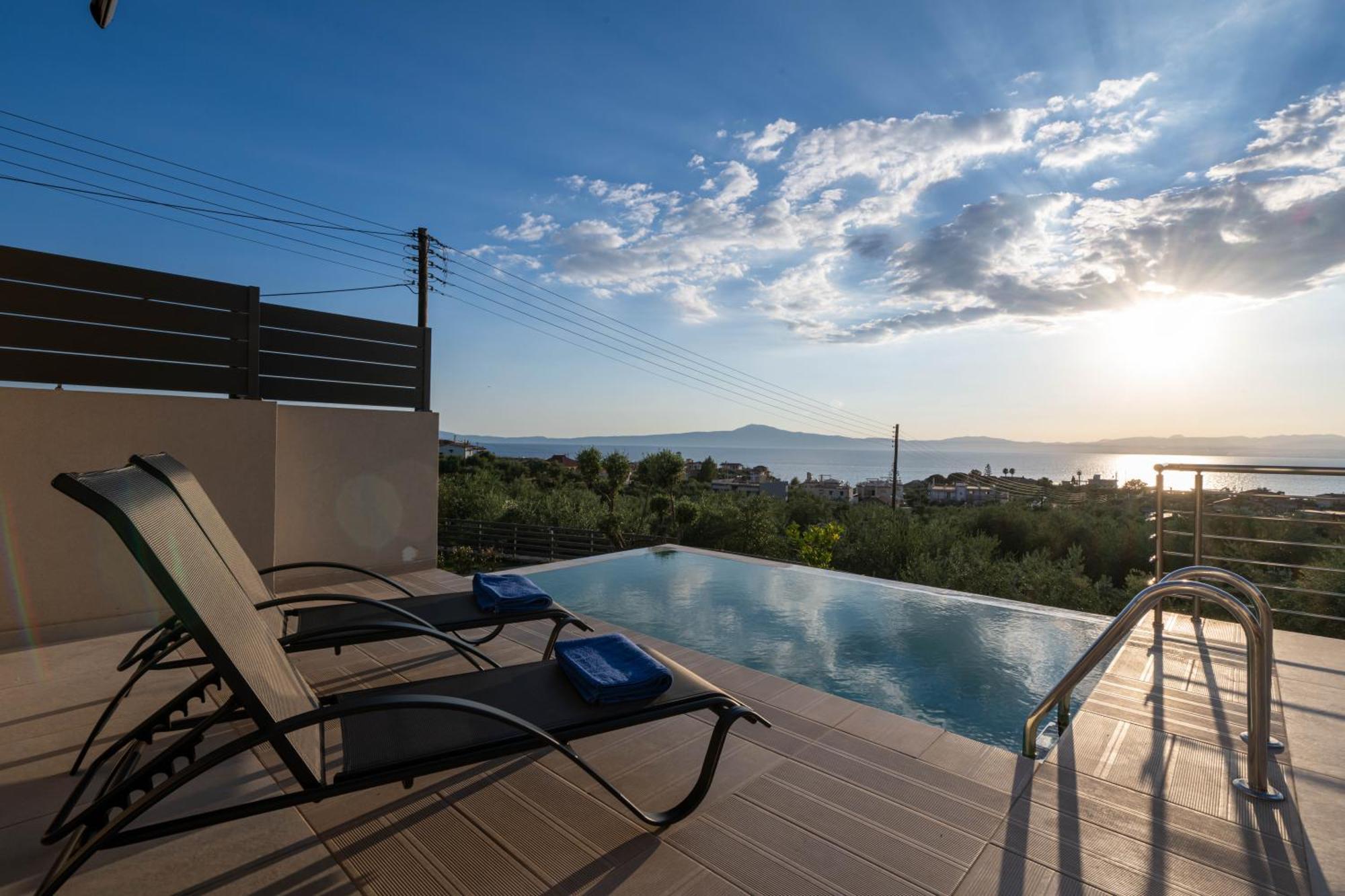 A V Luxury With Private Pools * Kalamata