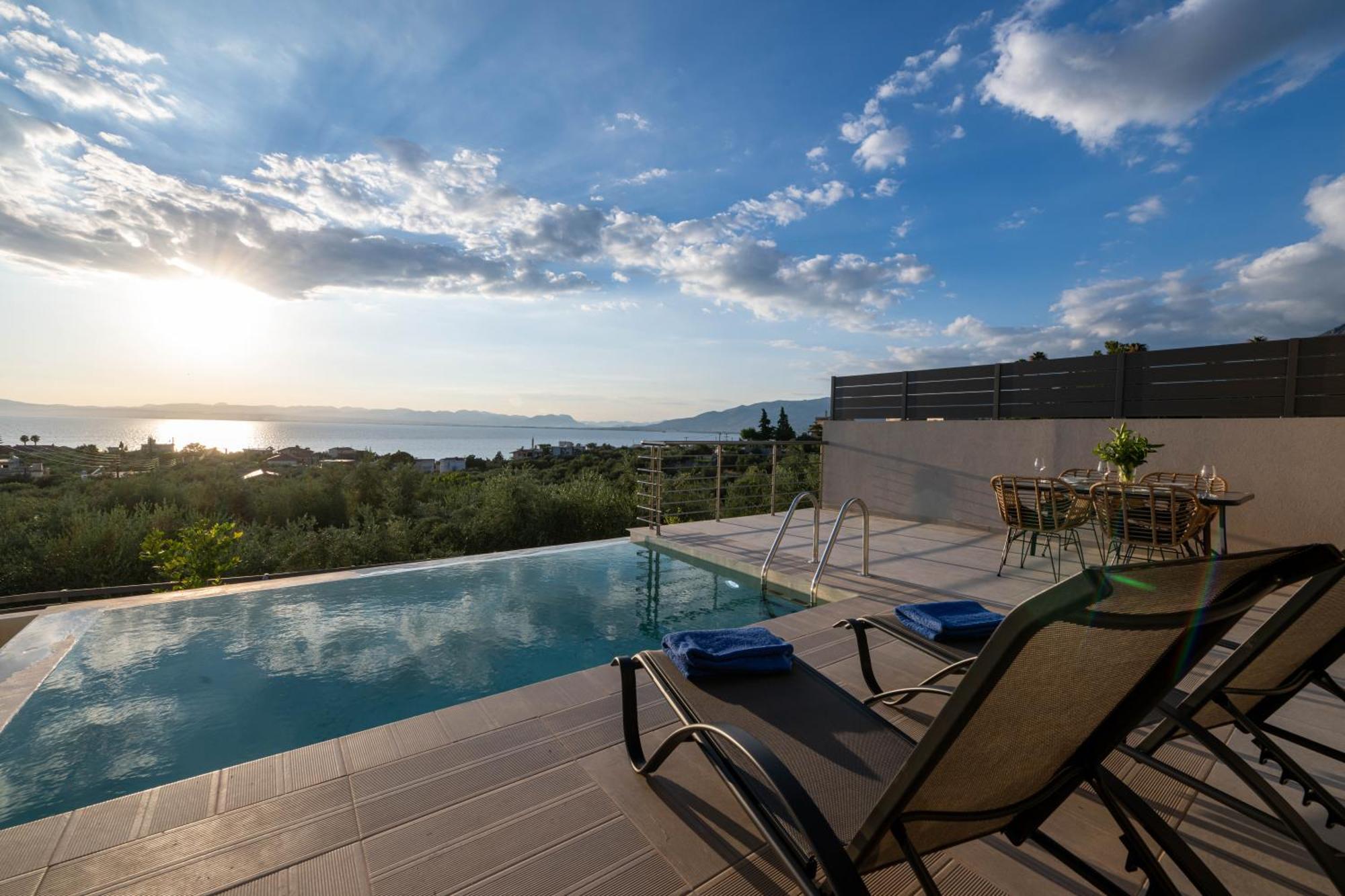 A V Luxury With Private Pools Apartment *