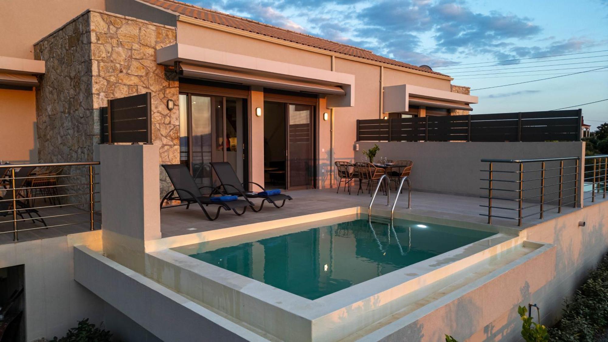 A V Luxury With Private Pools Apartament Kalamata