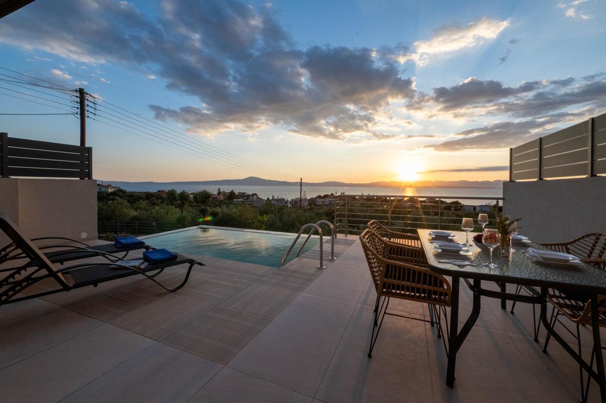 A V Luxury With Private Pools Kalamata